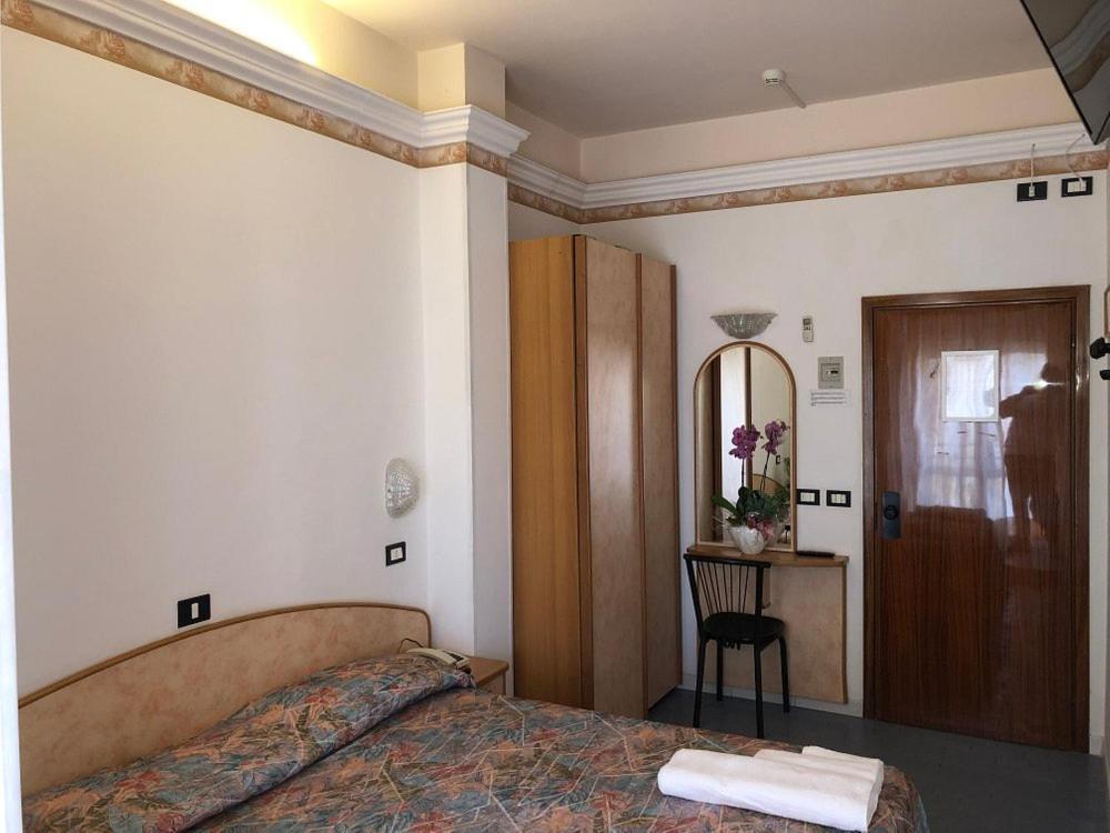 Hotel Augustus Gatteo a Mare Εξωτερικό φωτογραφία