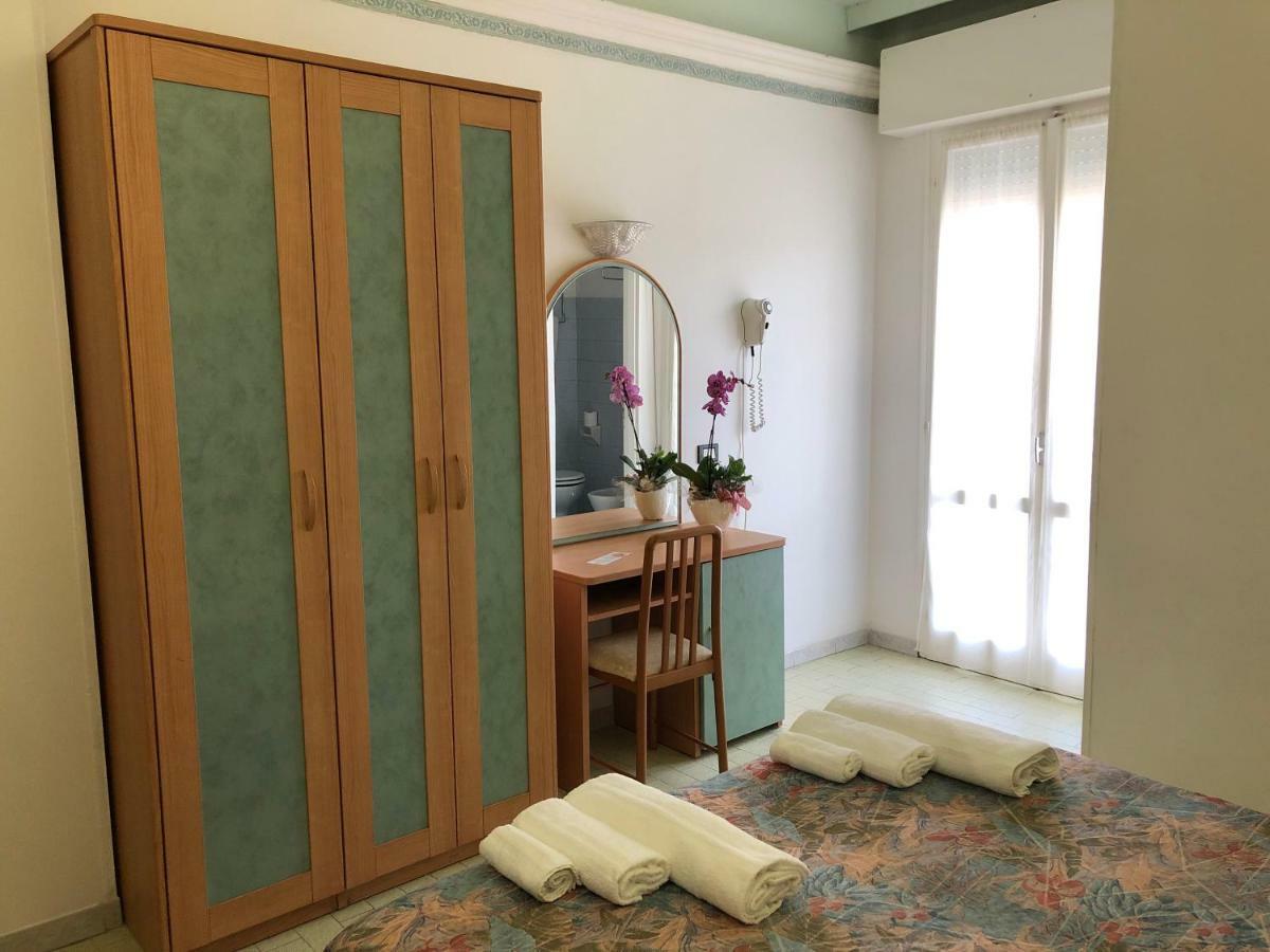 Hotel Augustus Gatteo a Mare Εξωτερικό φωτογραφία
