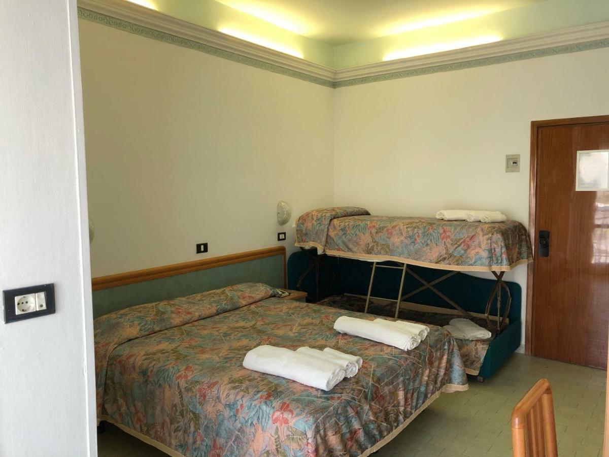 Hotel Augustus Gatteo a Mare Εξωτερικό φωτογραφία